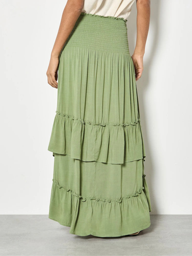 smocked bandeau dress as seen on @saiparnvth 2,290 THB Available in Black and Stripe Shop Now fitting smocked bodice Breezy Smocked Waist Bandeau Solid Color